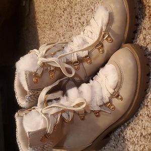 Size 8.5 Women's fuzzy ankle boots